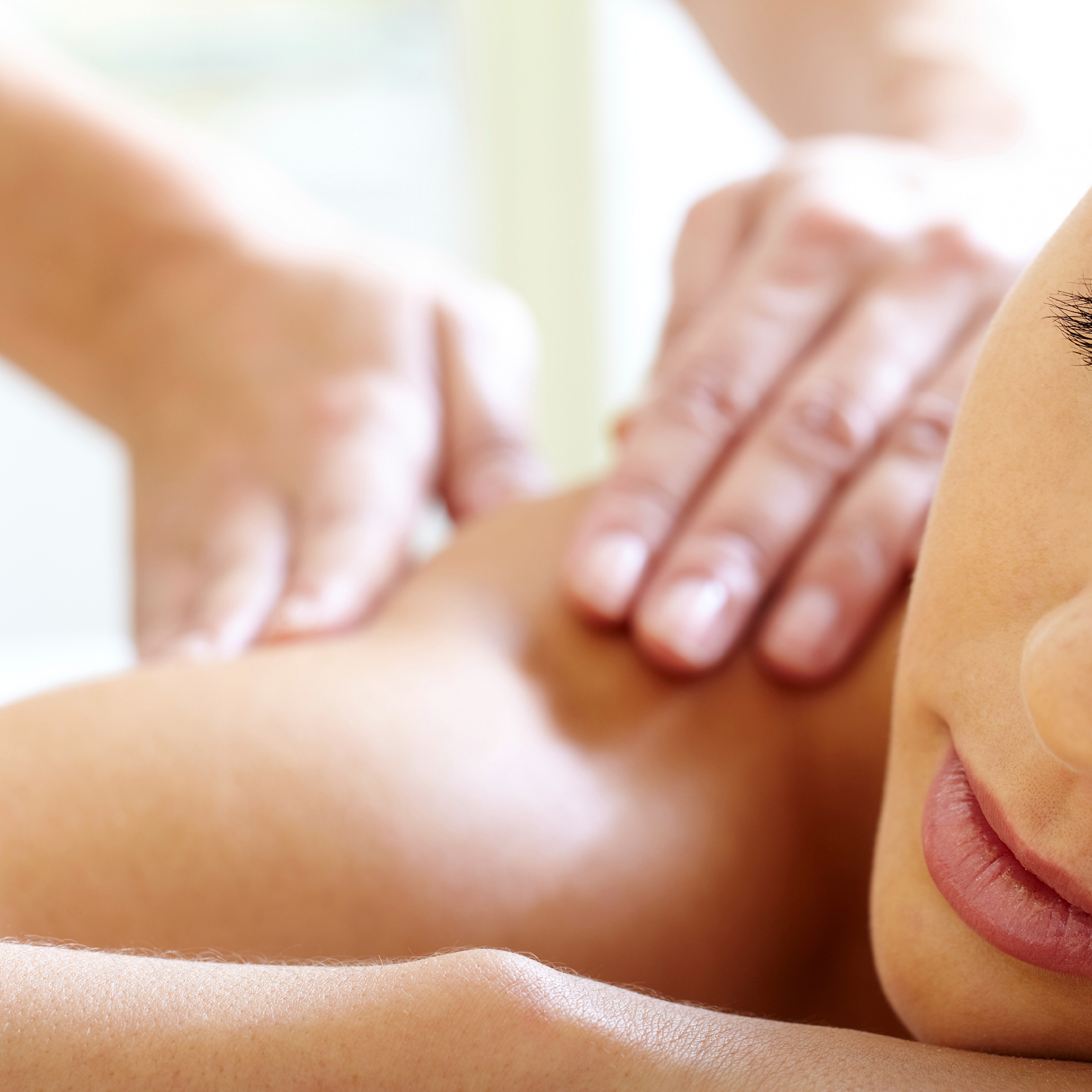 60 minute massage therapy treatment