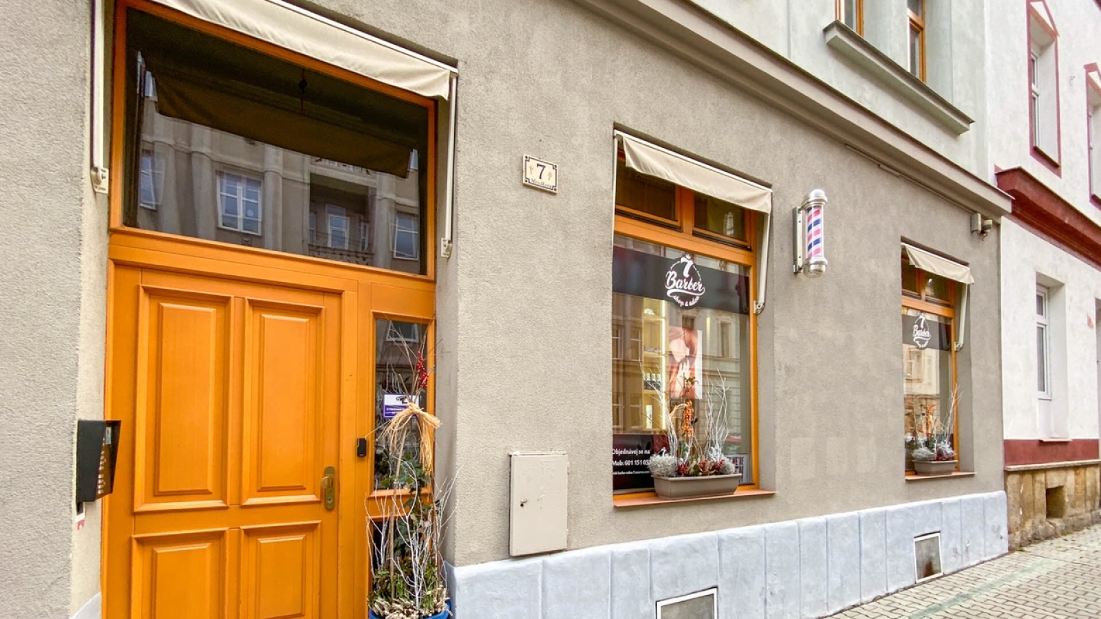 7 Barber shop & Salon