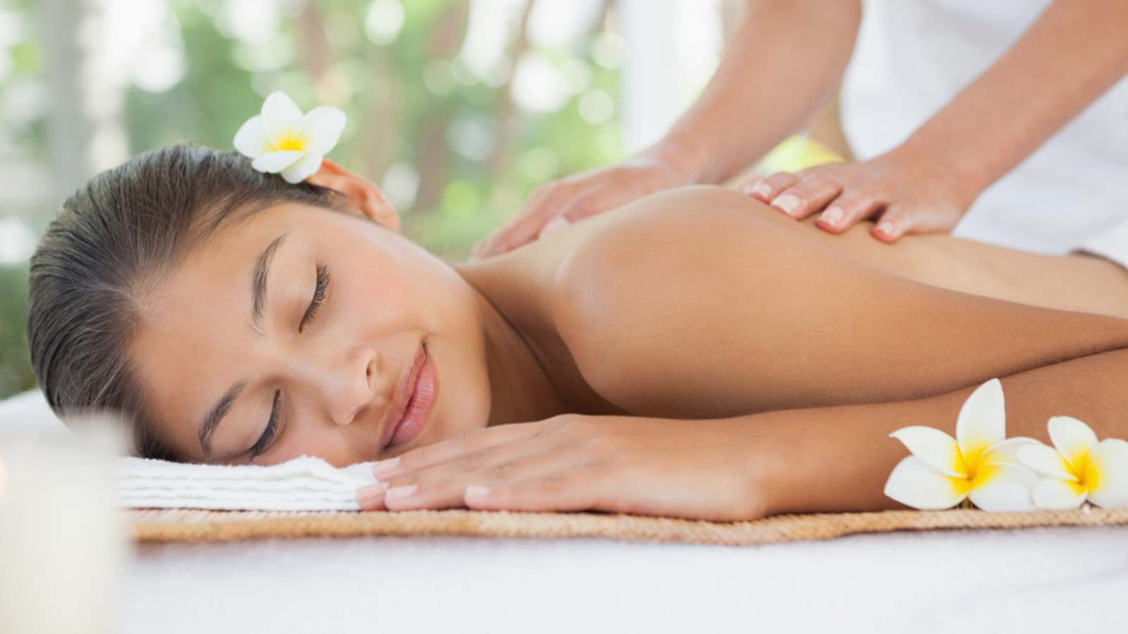 thaiessence.reservio.com