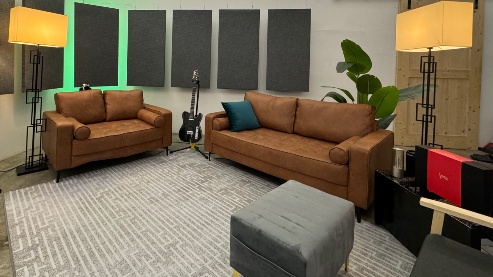 D'uranus Studio by Martian Backline