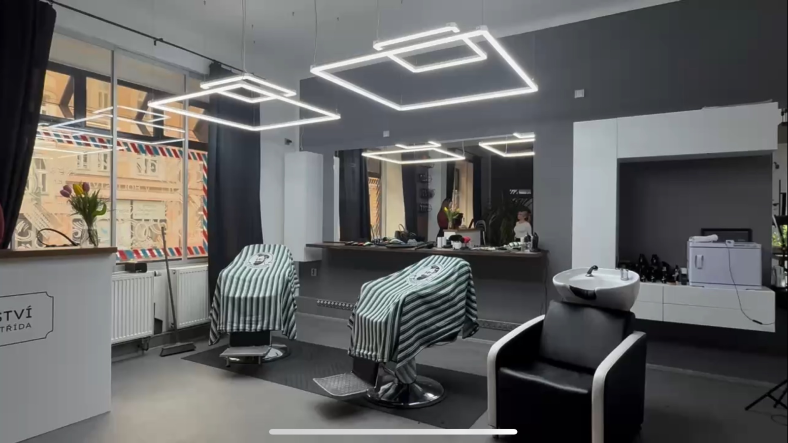 Holičství Gočárova třída