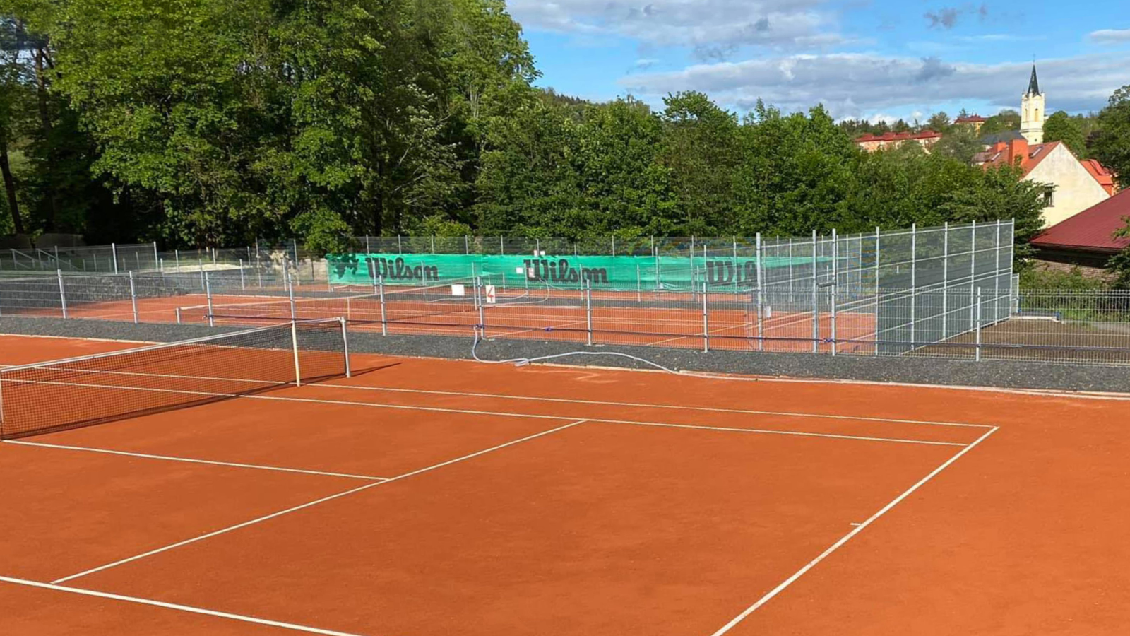 Tenisové kurty