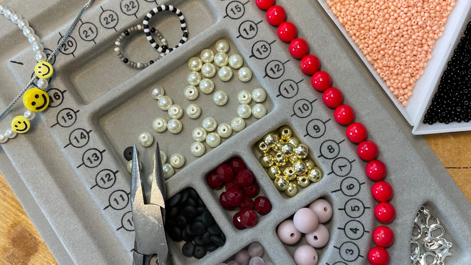 Kuferek z koralikami