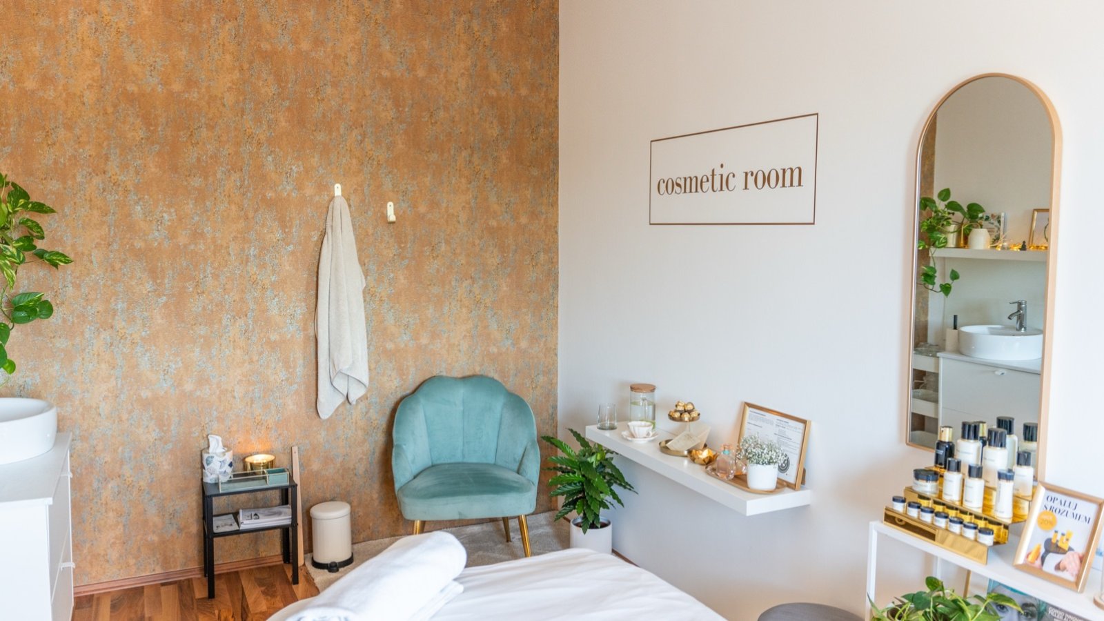 cosmetic room