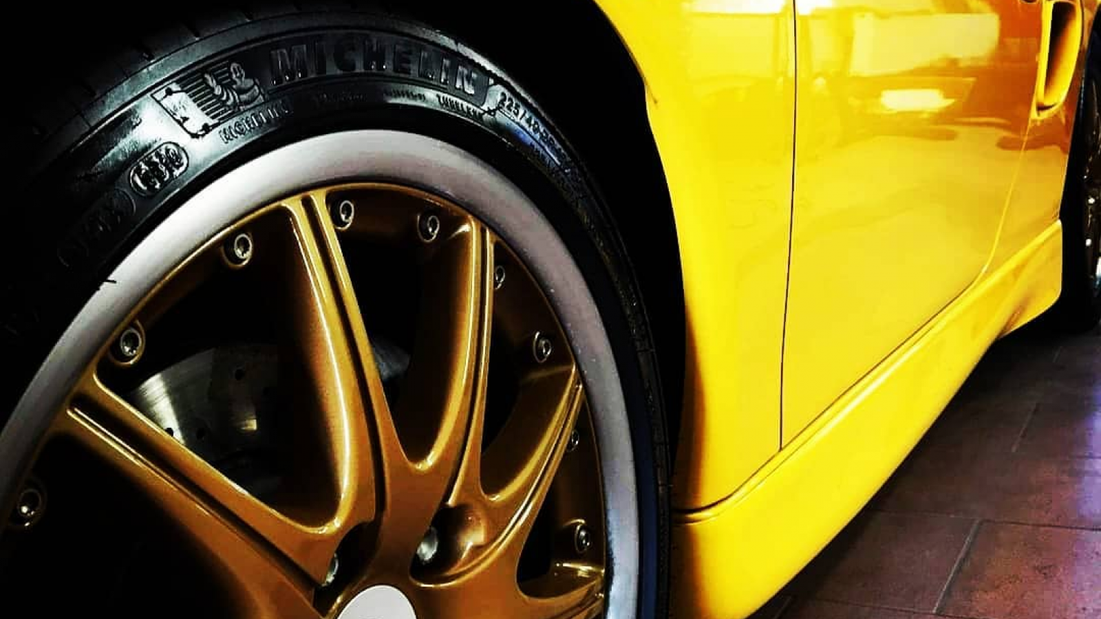 Ozzakova ruční myčka Brno - AZ Tower