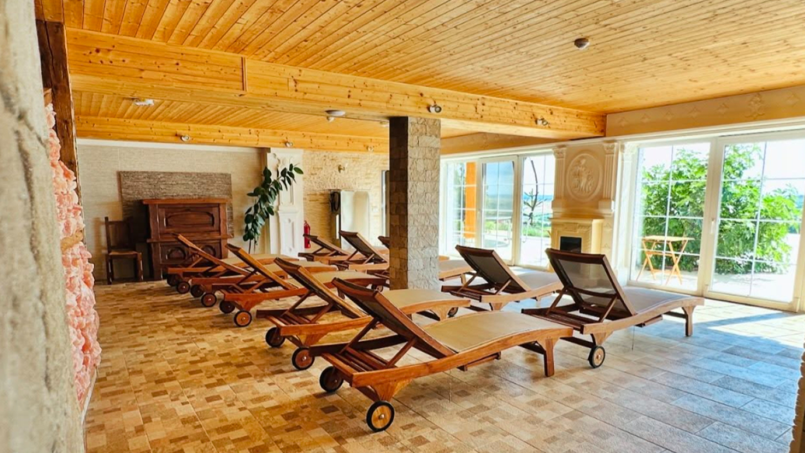 DCM Hotel a Selský dvůr, Strážovice