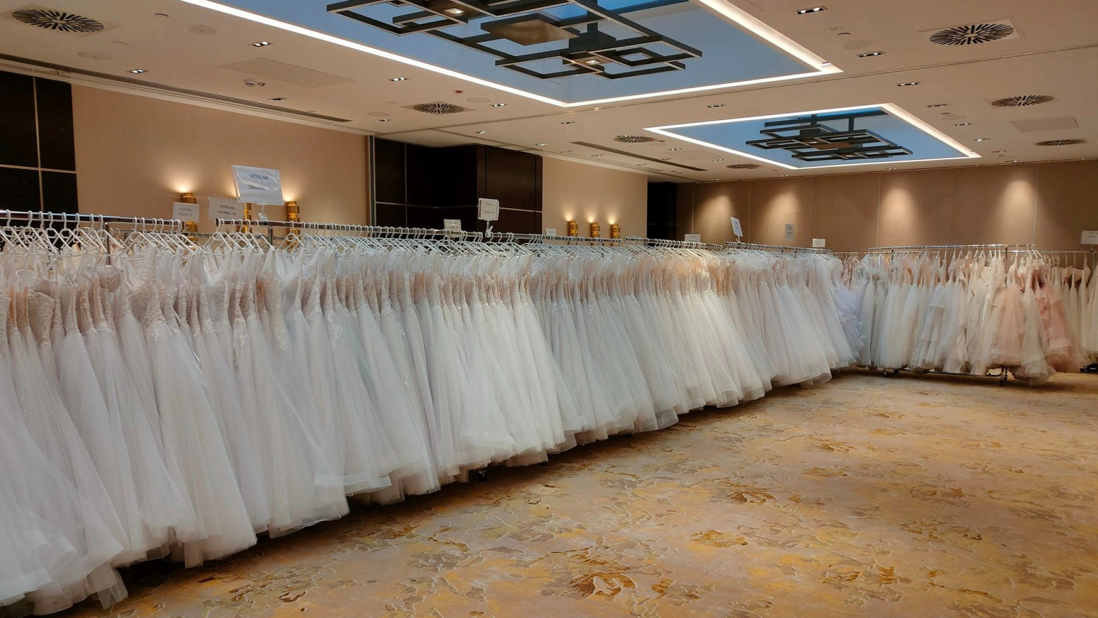 Esküvői ruhavásár 500 ruhával Szegeden!