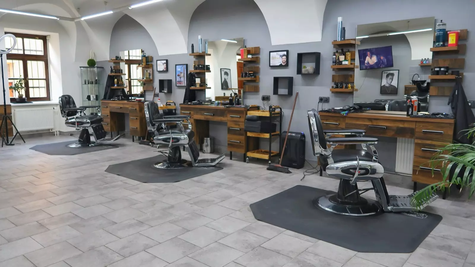 SUCHÝ SESTŘIH Barbershop
