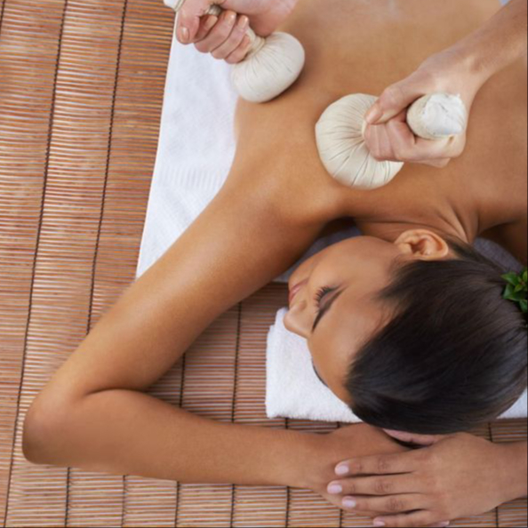 Massage ayurvédique Kizhi aux pochons d'herbes 1h30 (Montrottie