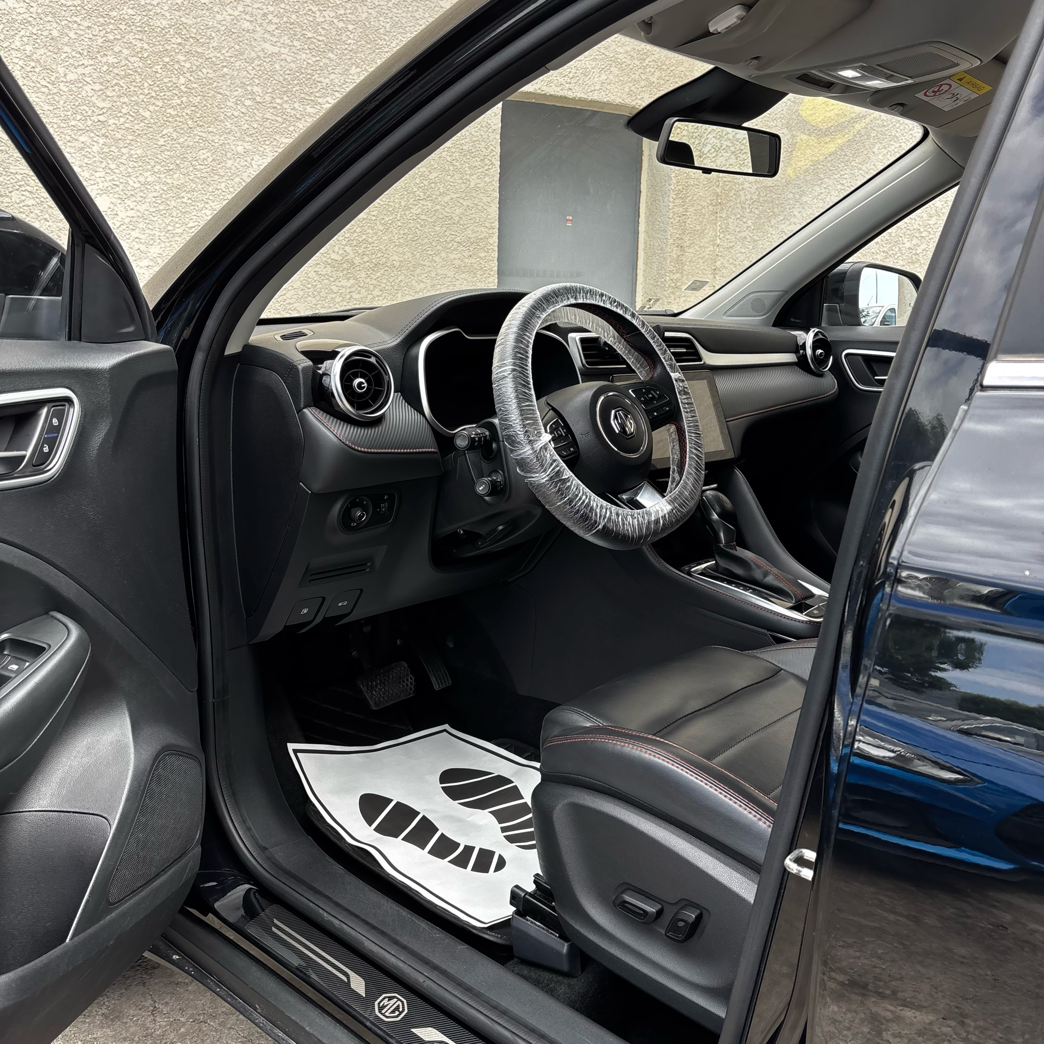 Lavage intérieur SUV ( Peugeot 5008 , GLC , BMW XM ...)