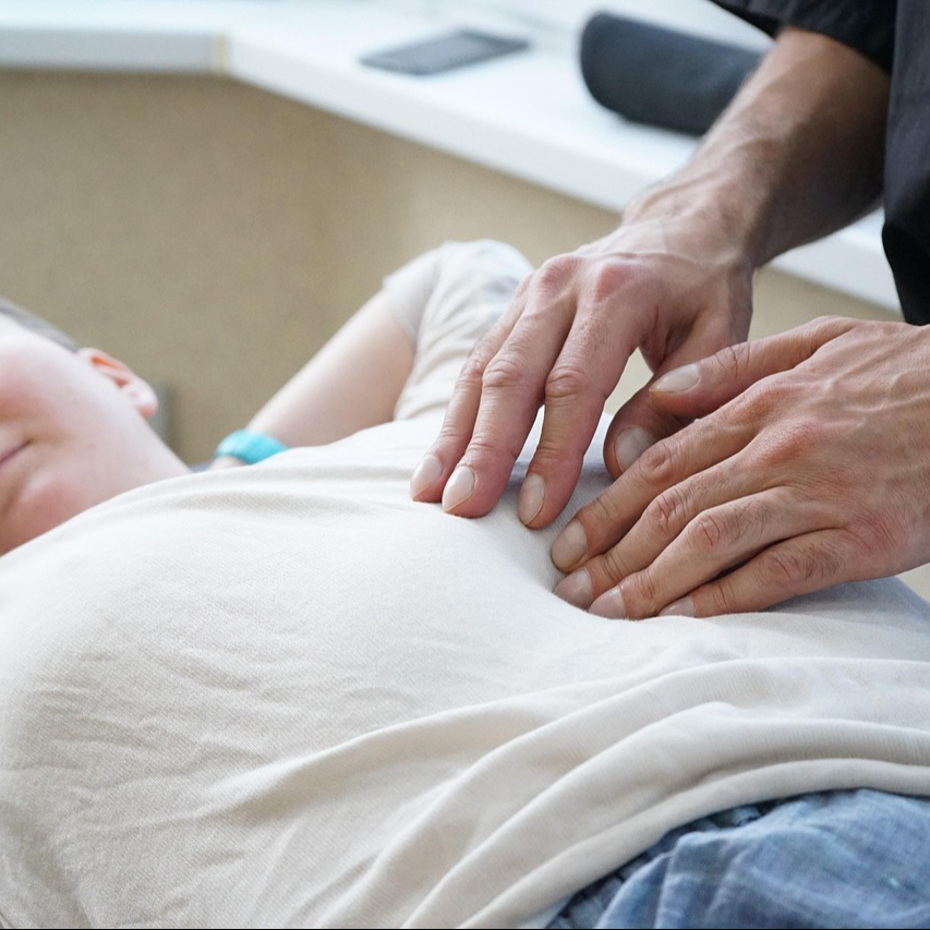 Micro massage crânien & abdominal (MMC) – soin énergétique