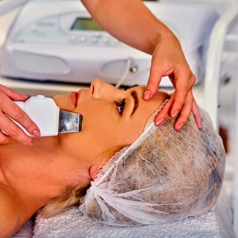 Ultraschall Skin Scrubber mit Ionentherapie