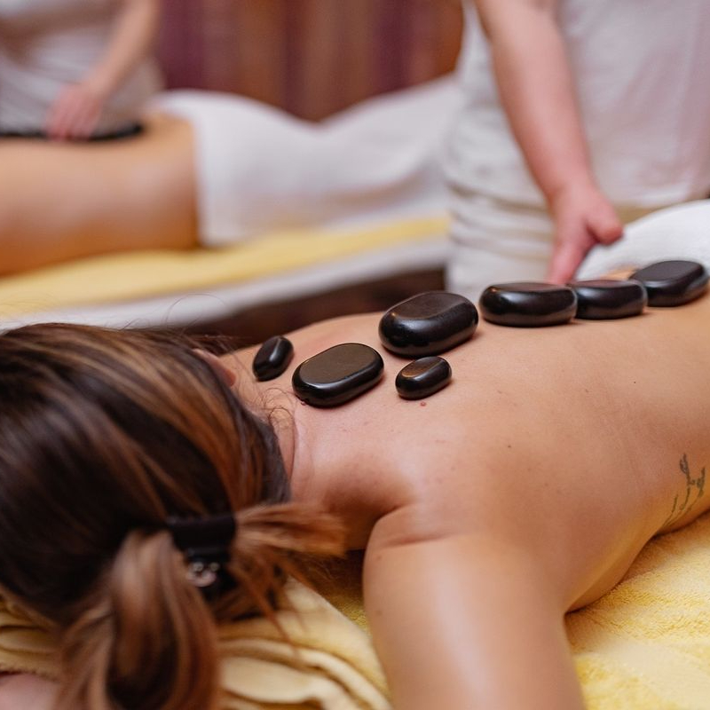 Lávaköves masszázs
