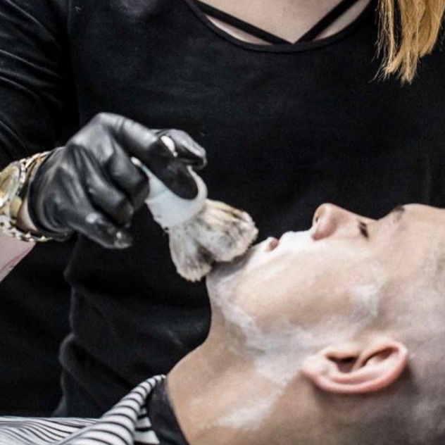 Holení "Hot towel" / úprava vousů