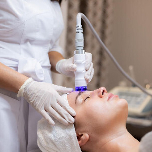 Ultrazvukové čištění pleti / Ultrasonic skin cleansing