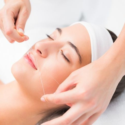 Epilation au fil visage