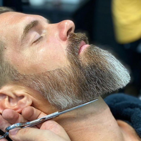 Szakáll igazítás Máténál