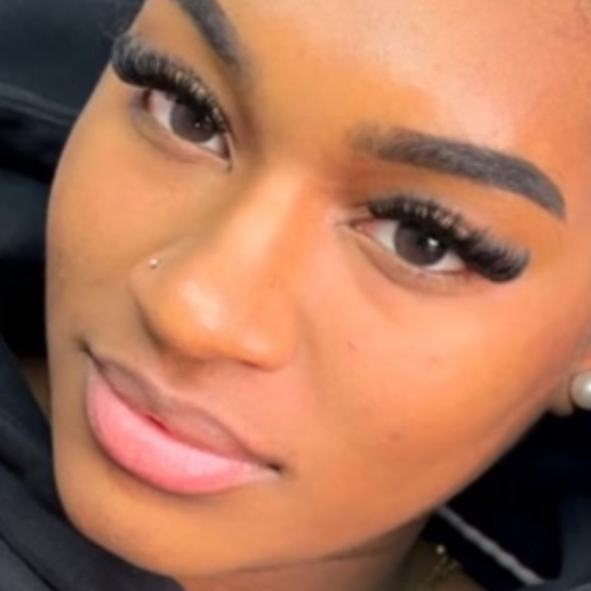 Extensions de cils - Volume Russe