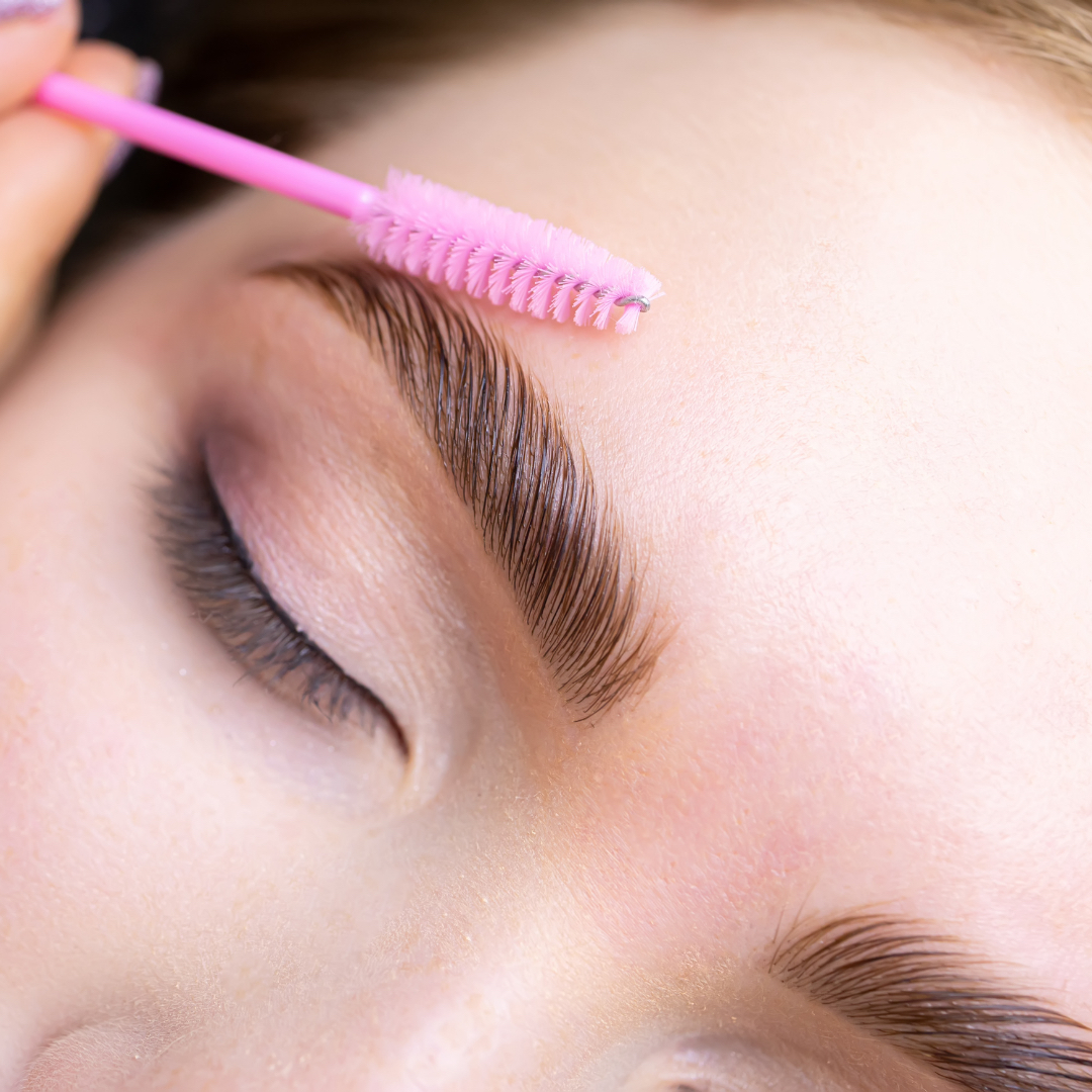 Wimpern- und Augenbrauen lifting