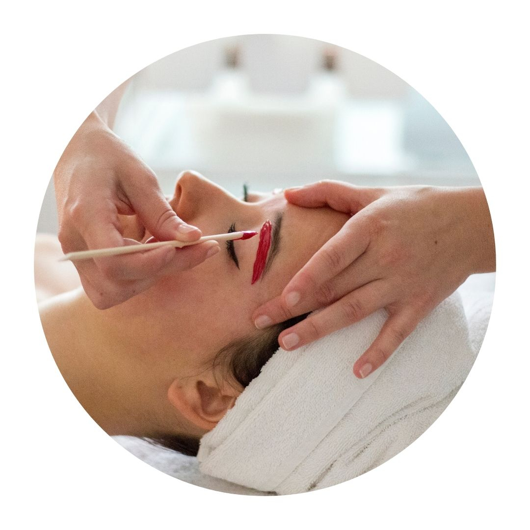 Barvení a úprava obočí Lycon