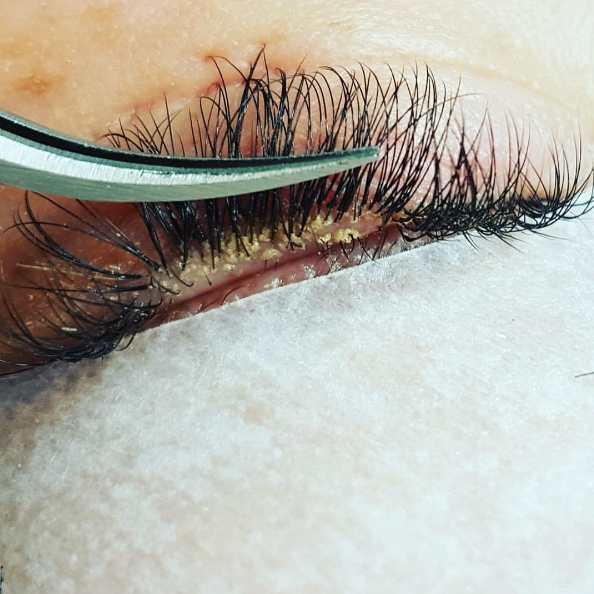 Příplatek za odlíčení umělých řas