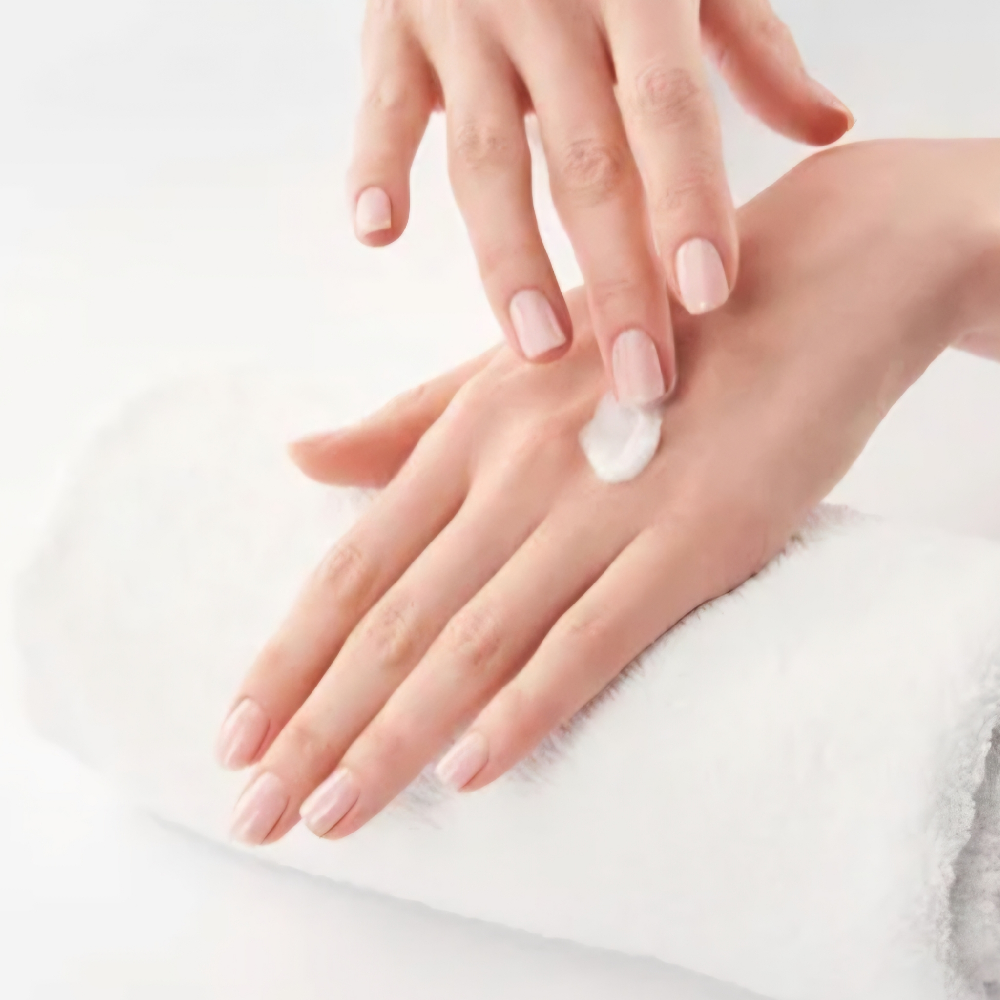 Soin complet: manucure sans pose de vernis + gommage + massage