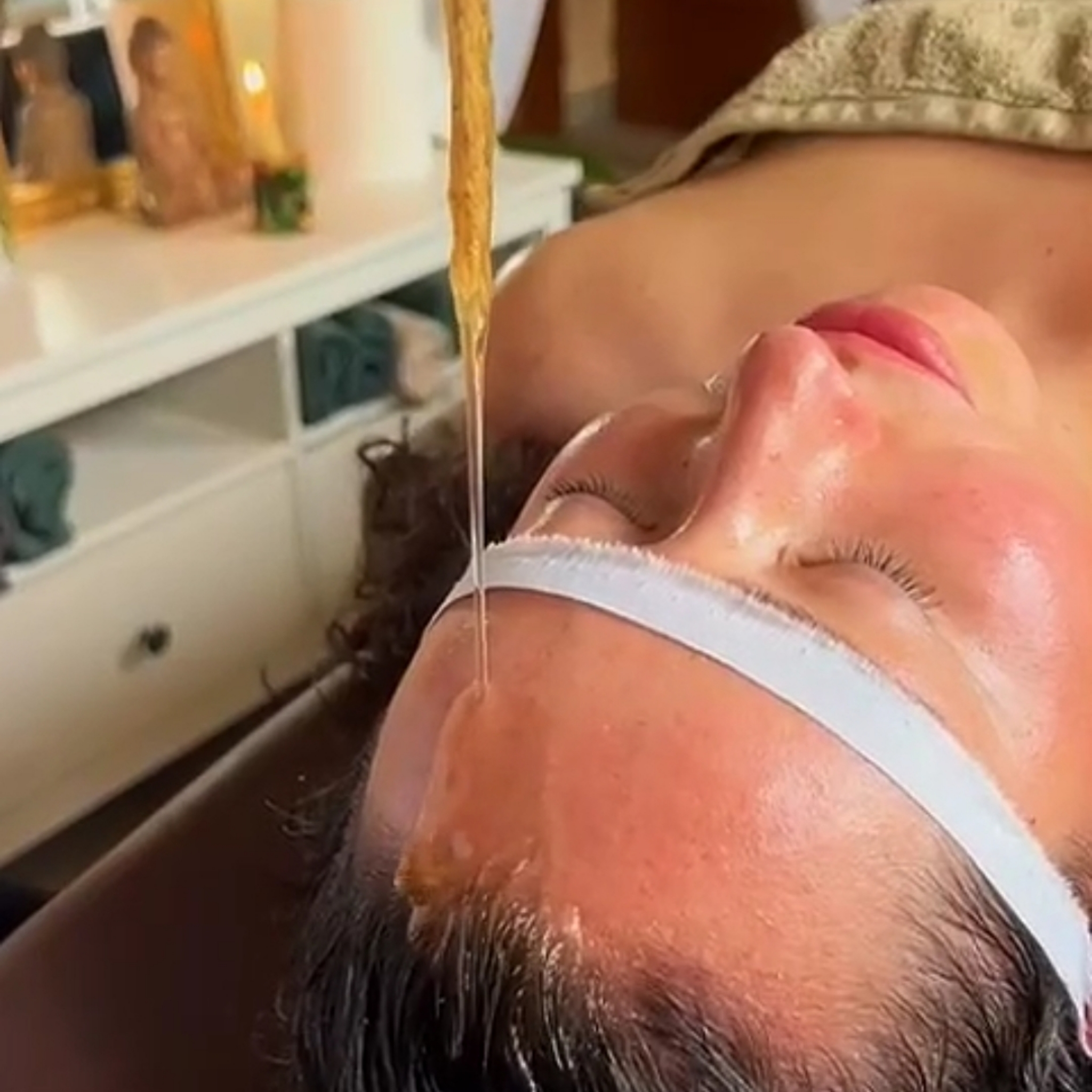 Shirodara + Abhyanga (Masáž celého těla) 120 minut