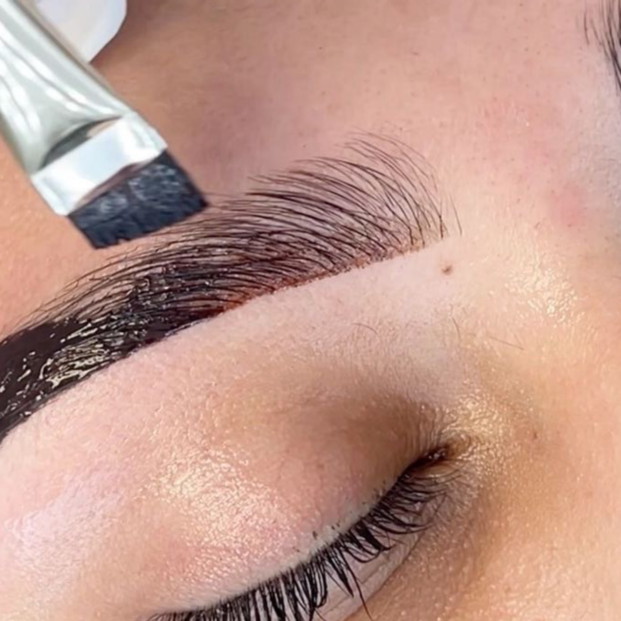 Barvení a úprava obočí