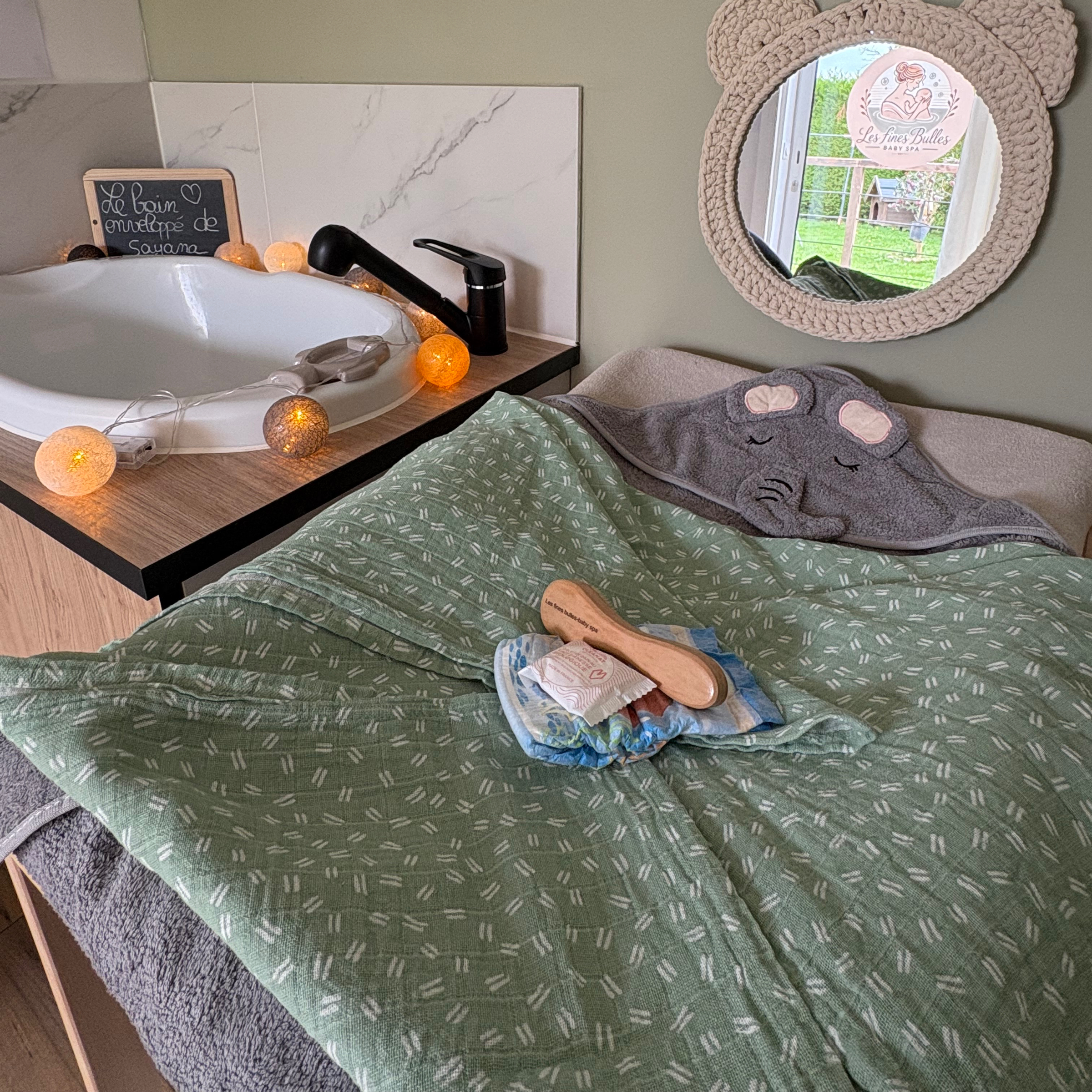 Bain enveloppé + massage bébé