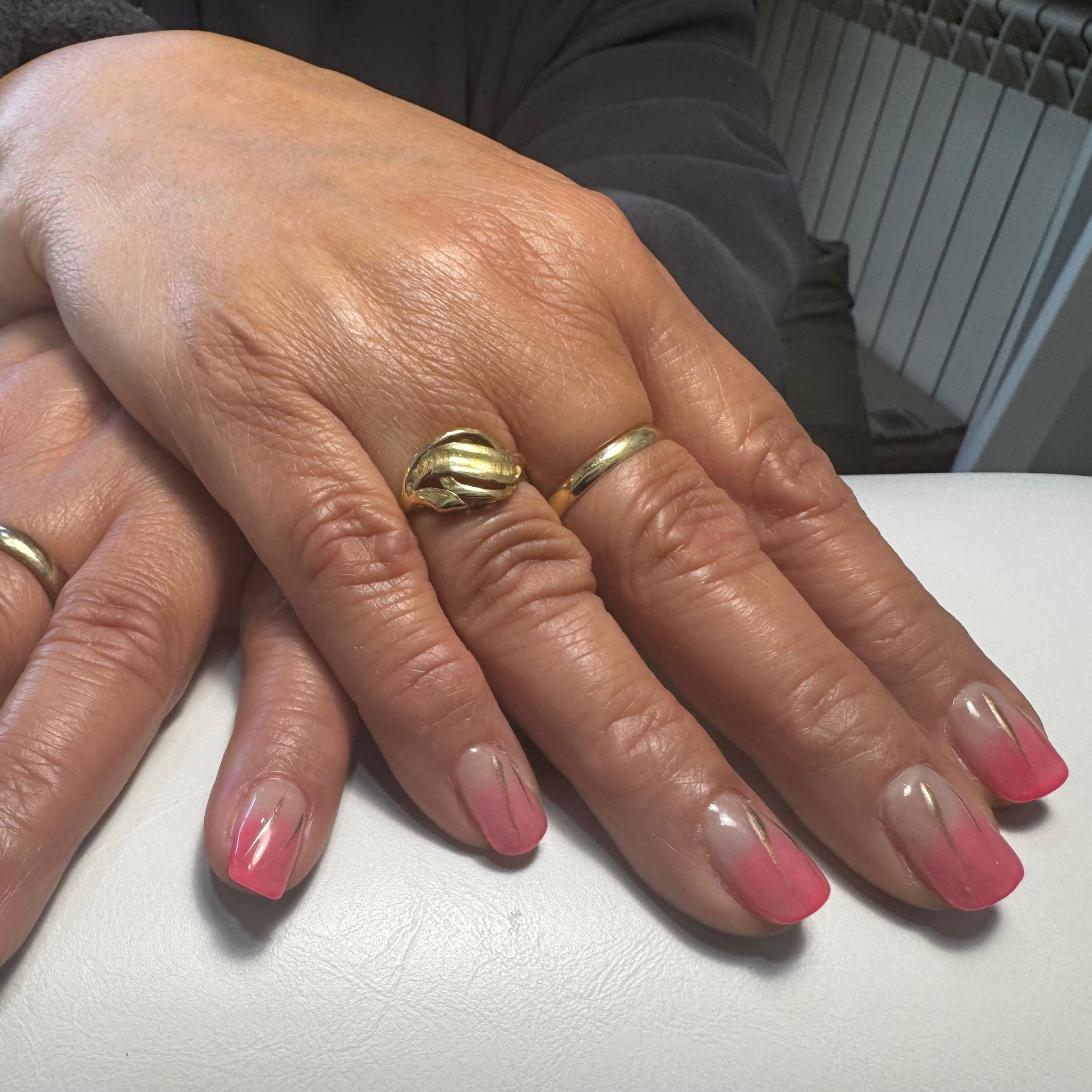 Manicura con nivelación premium, con diseño (uñas cortas)