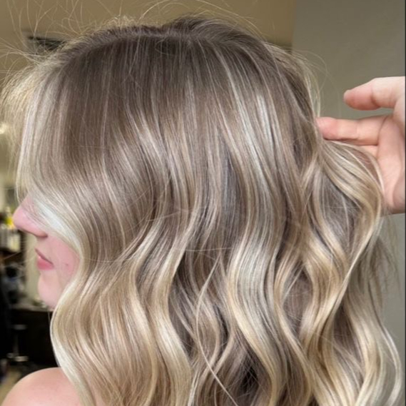 Shampoing + coupe + séchage naturel ( lisse à ondulé )