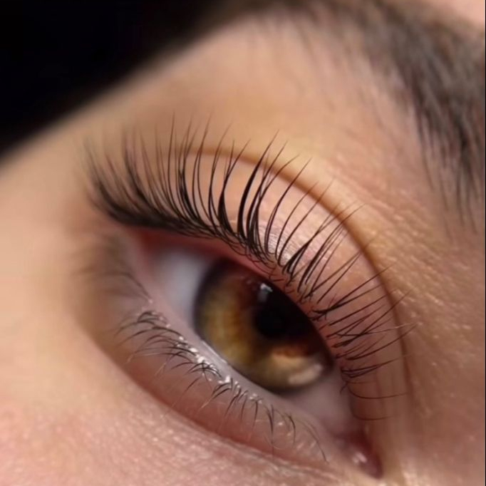 Rehaussement de cils avec ou sans teinture