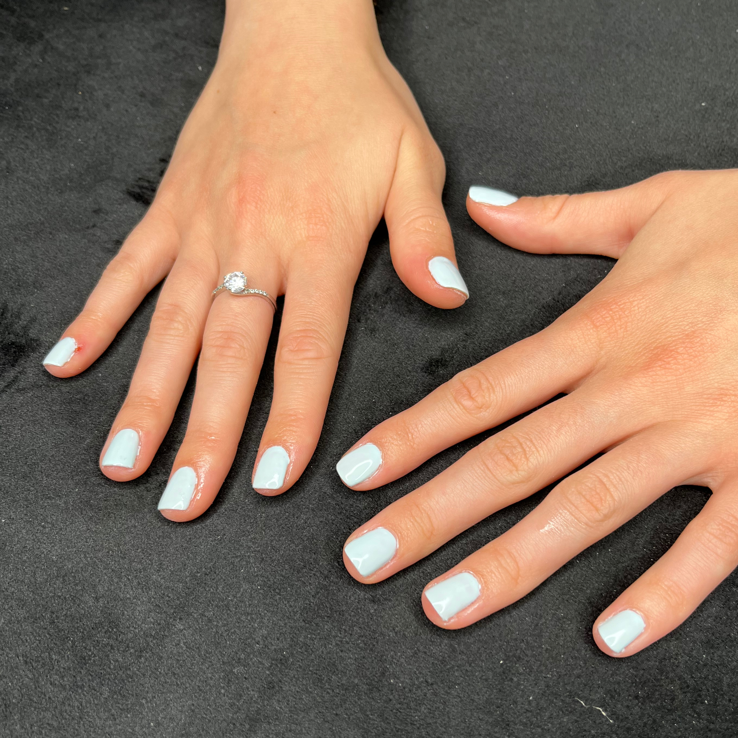 Pose de vernis semi permanent Mains