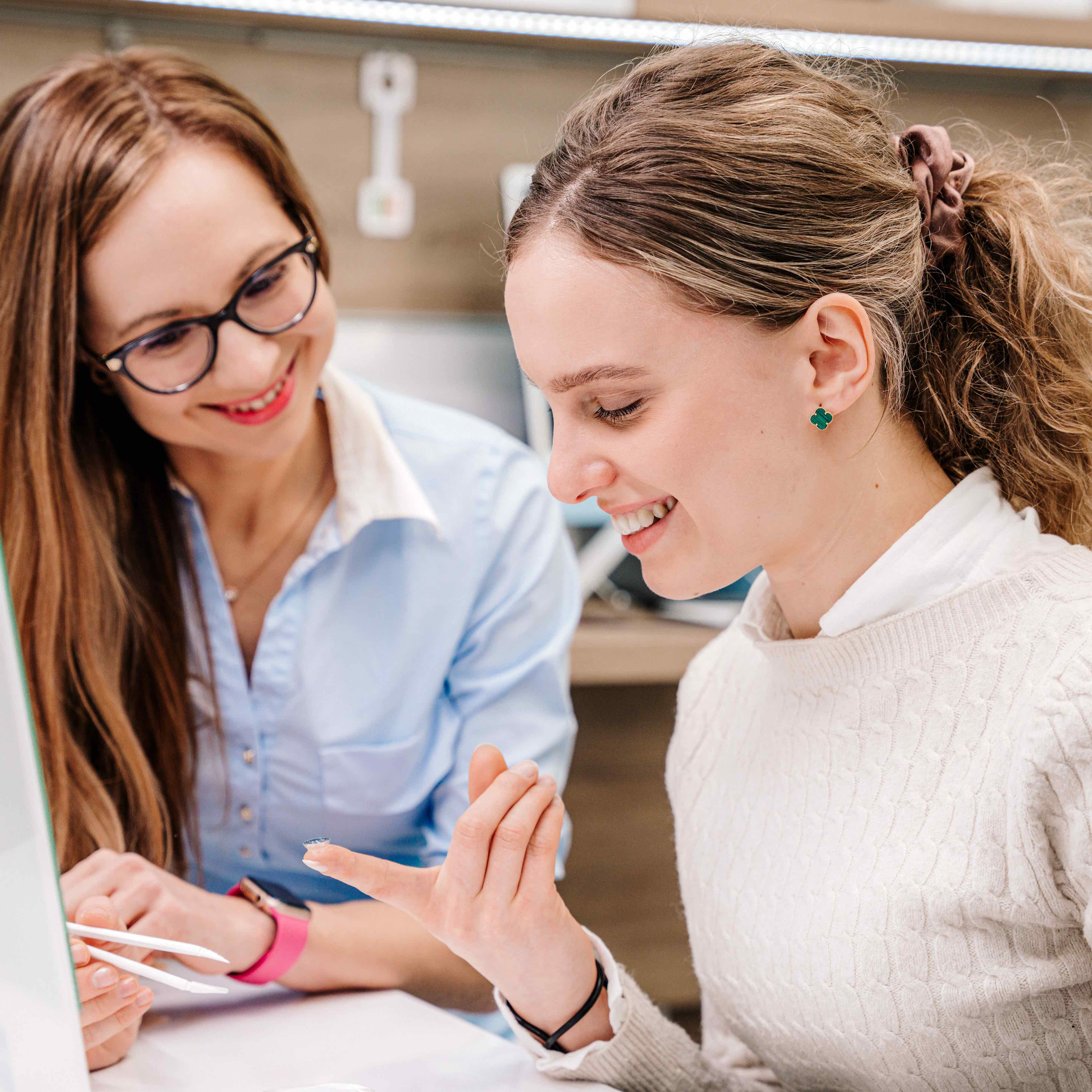 Aplikácia mäkkých kontaktných šošoviek