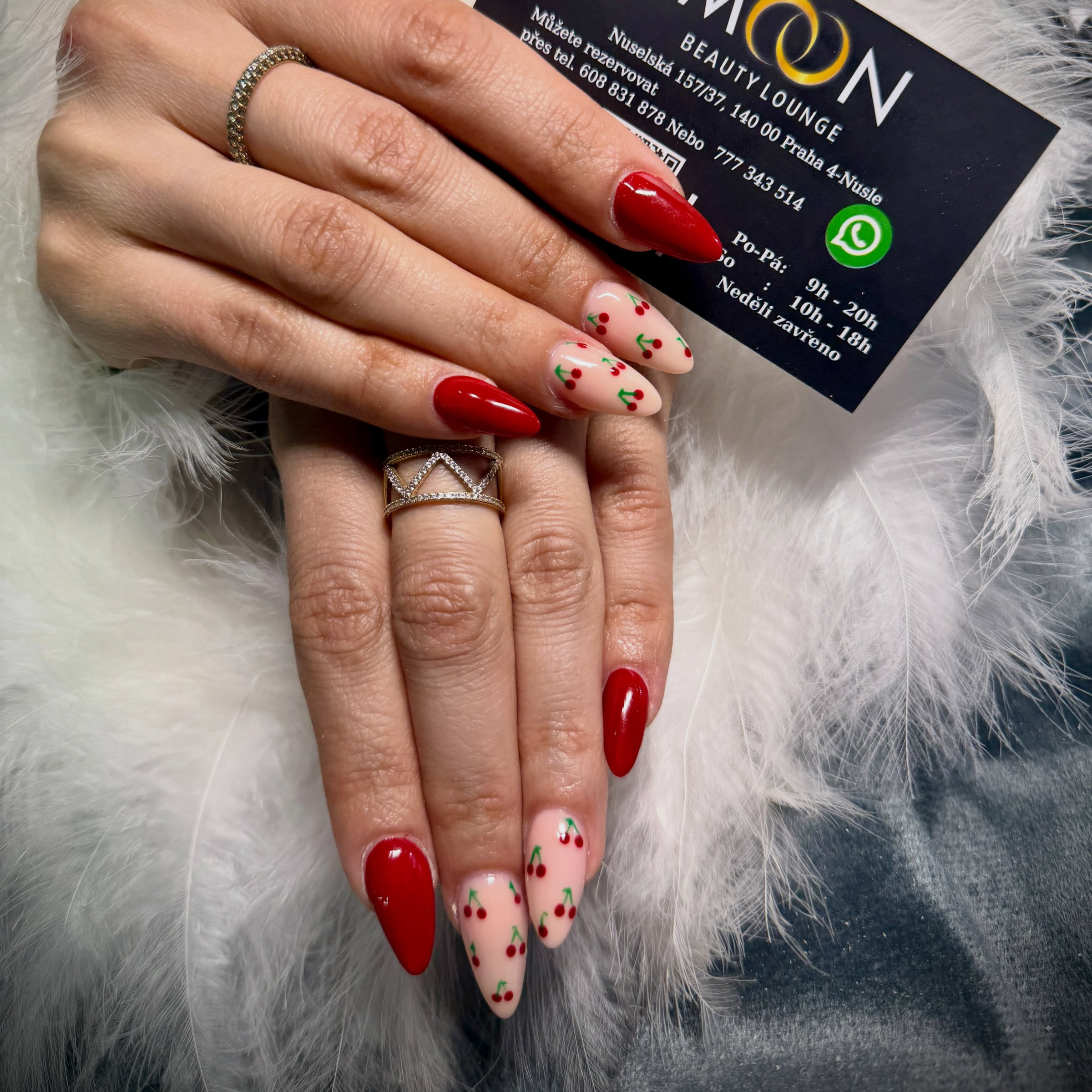Gelové /akrylové nehty + Pedikúra (Nail extensions + Pedicure)