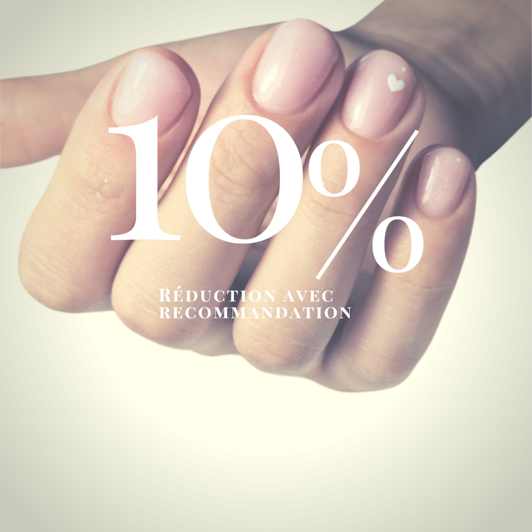 Application de gel sur la plaque d'ongle naturelle