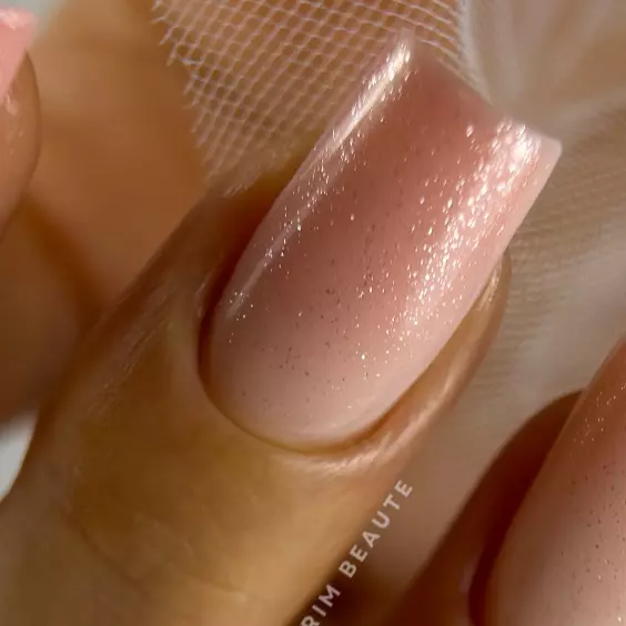 Mãos - esmaltação em gel