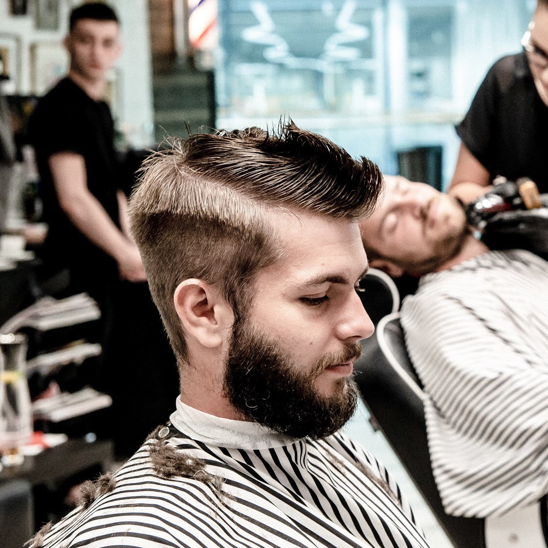 Pánský střih + holení "hot towel" / úprava vousů + barvení