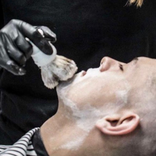 Holení "hot towel" / úprava vousů