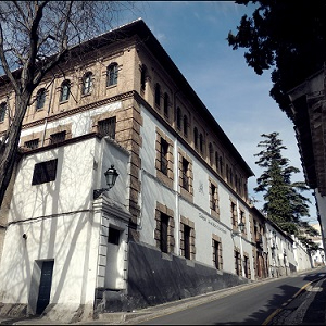 CITA AVE M. CASA MADRE, EN EL STAND INSTALADO EN EL COLEGIO