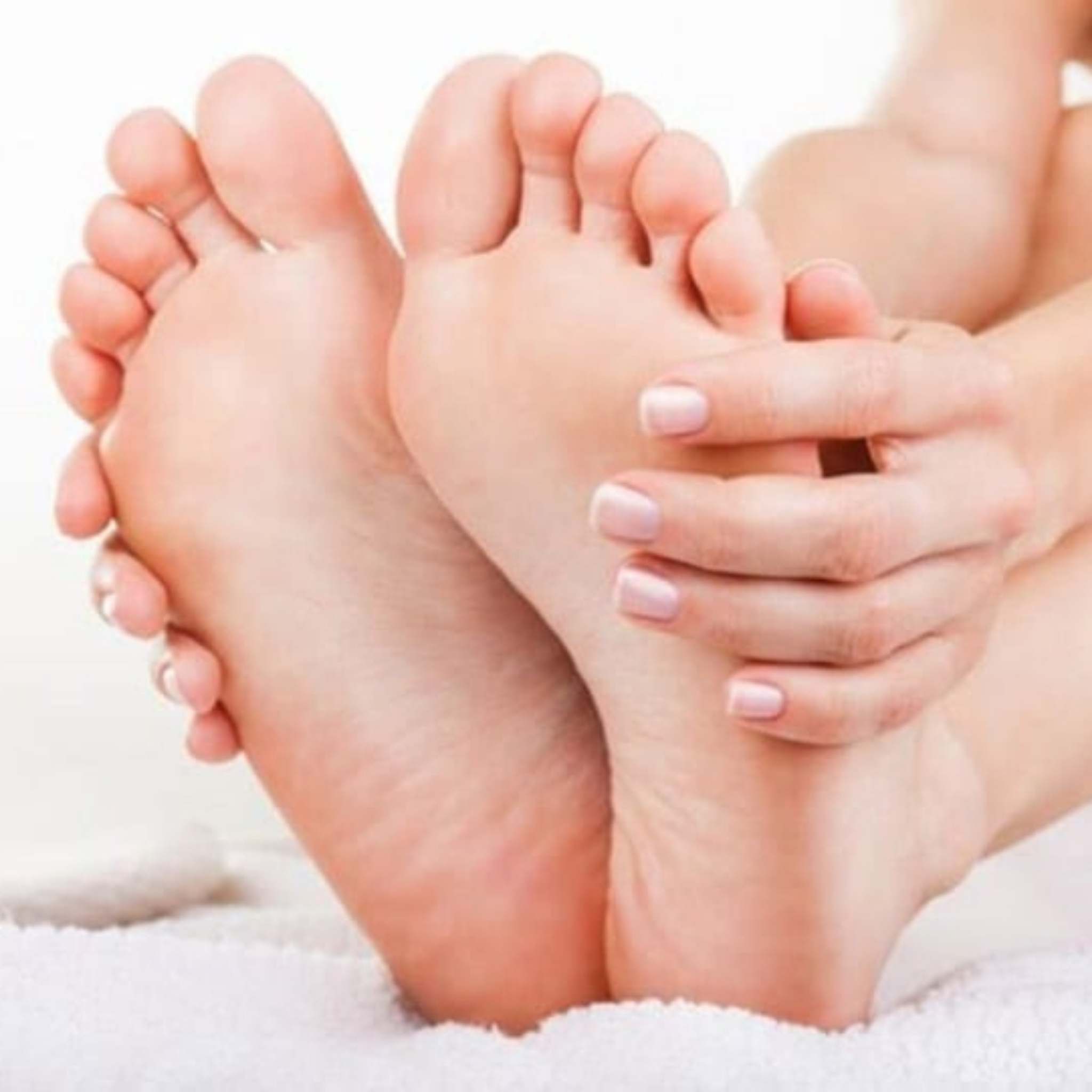 Pédicure, vernis semi-permanent et callus peeling