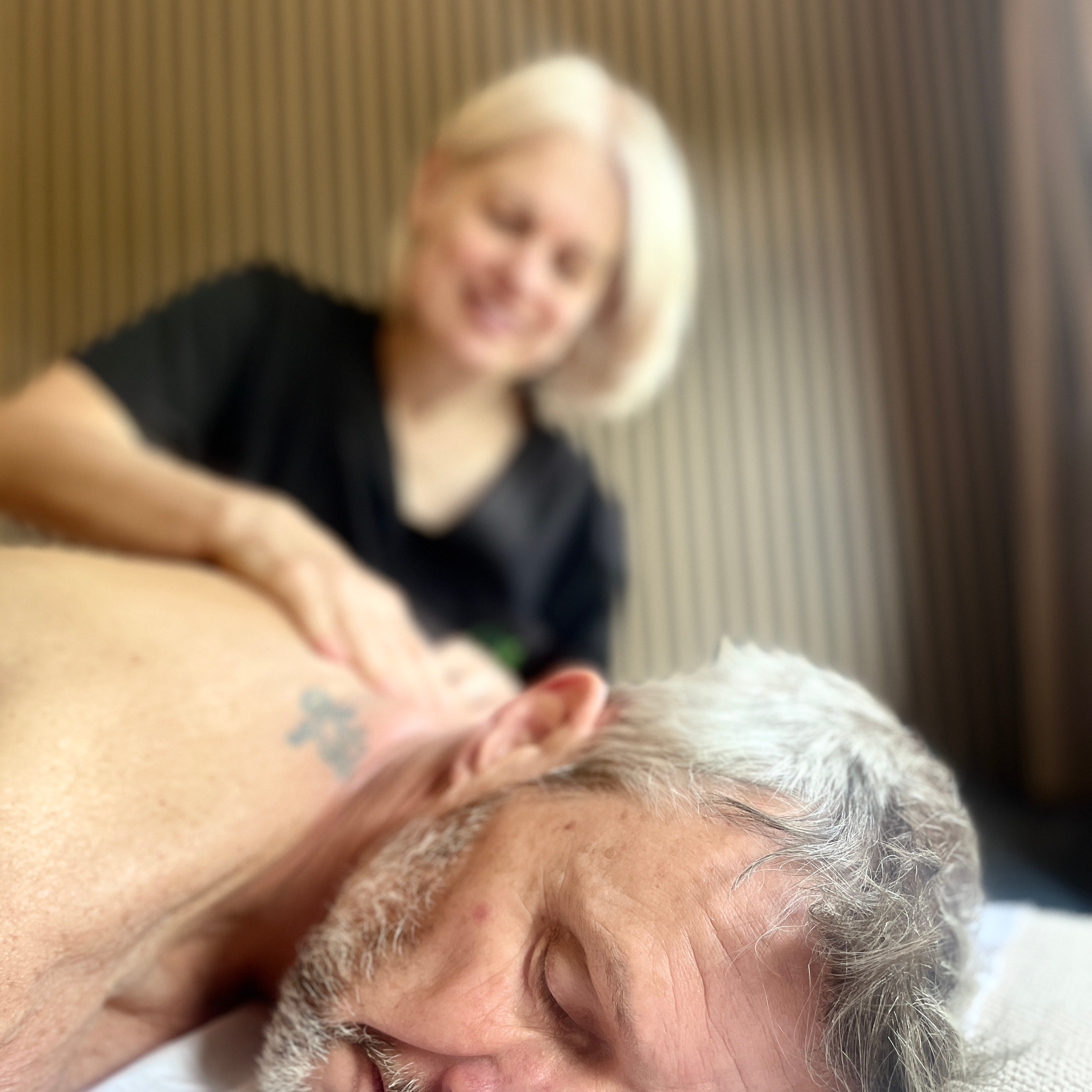Back, shoulder neck massage 40 minute