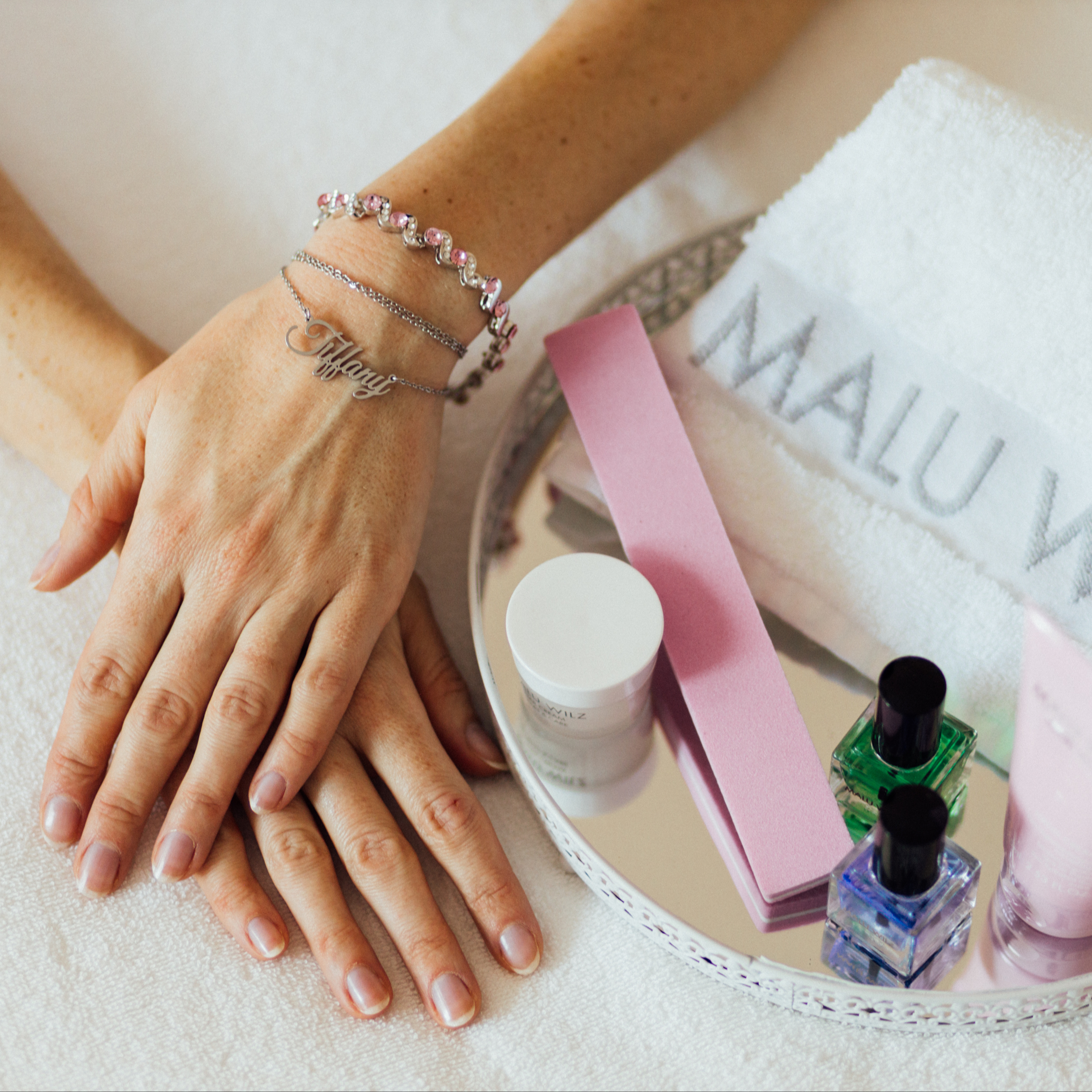 KOSMETICKÉ OŠETŘENÍ PLETI + MANIKÚRA (180min.)