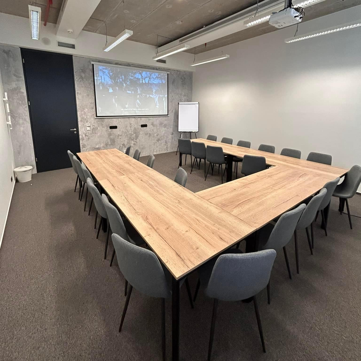 Pronájem velké zasedací místnosti dopoledne 8:00 - 12:00