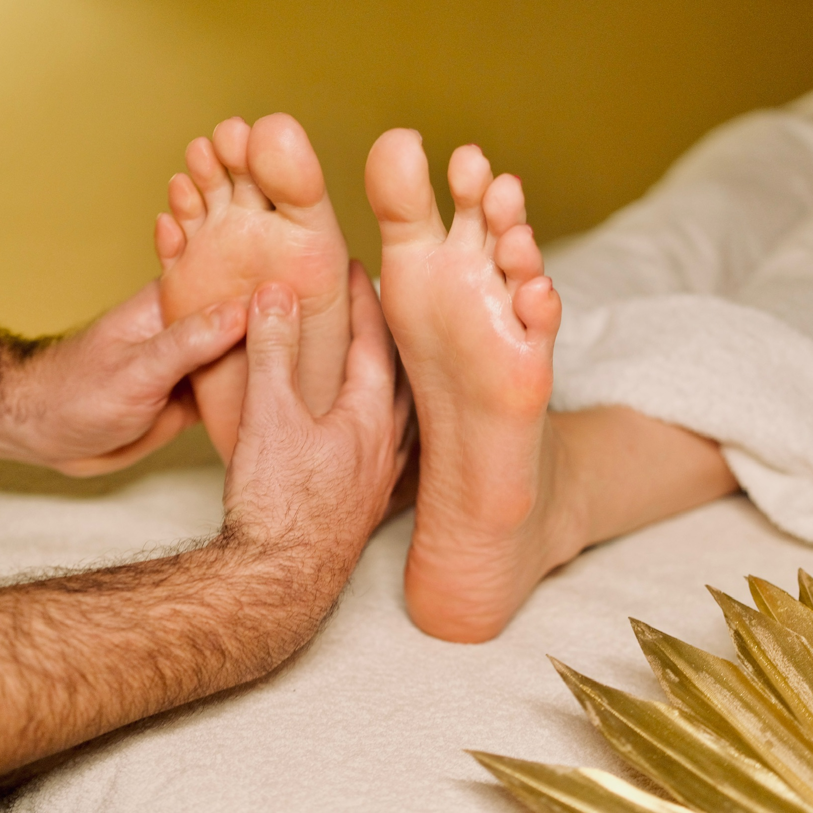 Svédmasszázs (hát+talp, 1 óra)