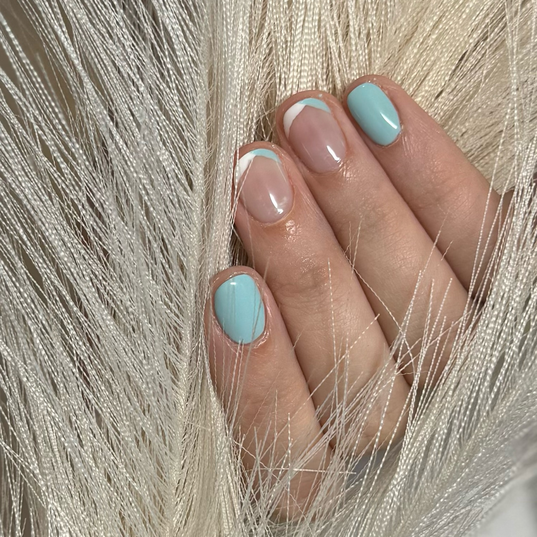 Manikúra so shellacom