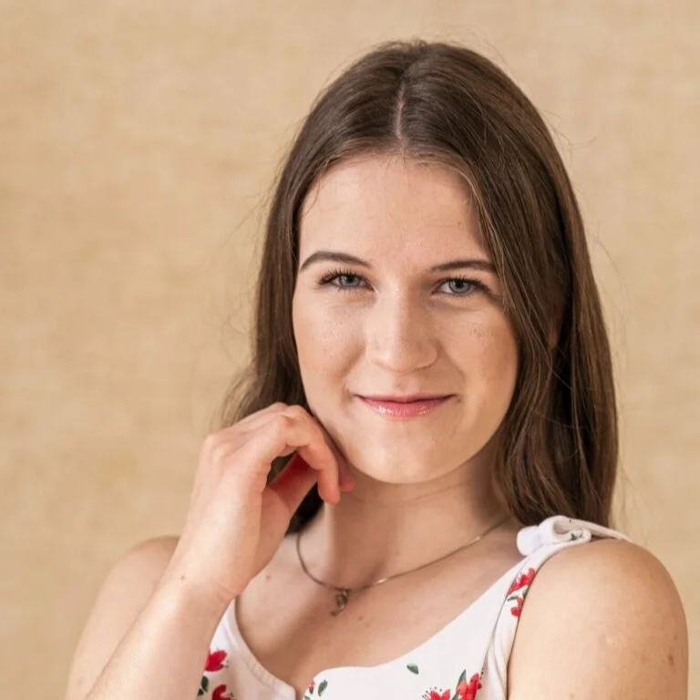 Sensual holistic massage 2 hours with JULLILA