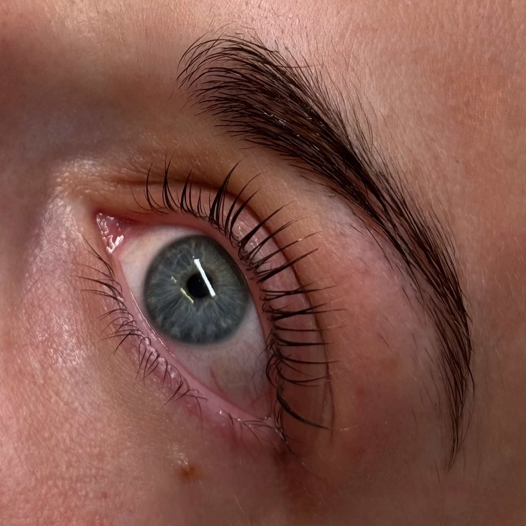 Lash lifting