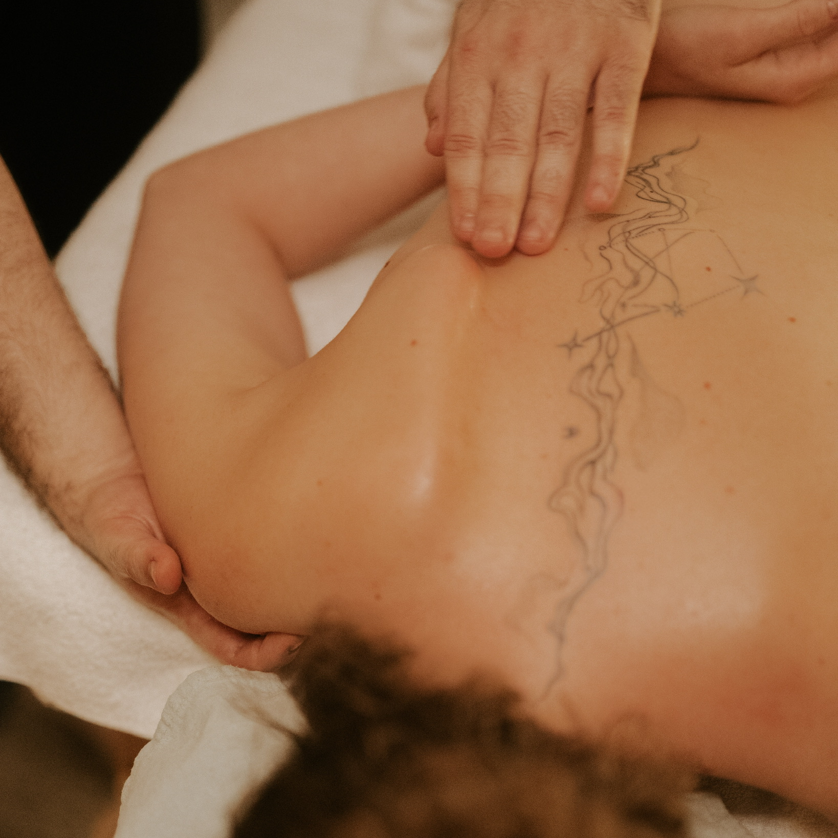 Svédmasszázs (láb+kar+hát, 1,5 óra)