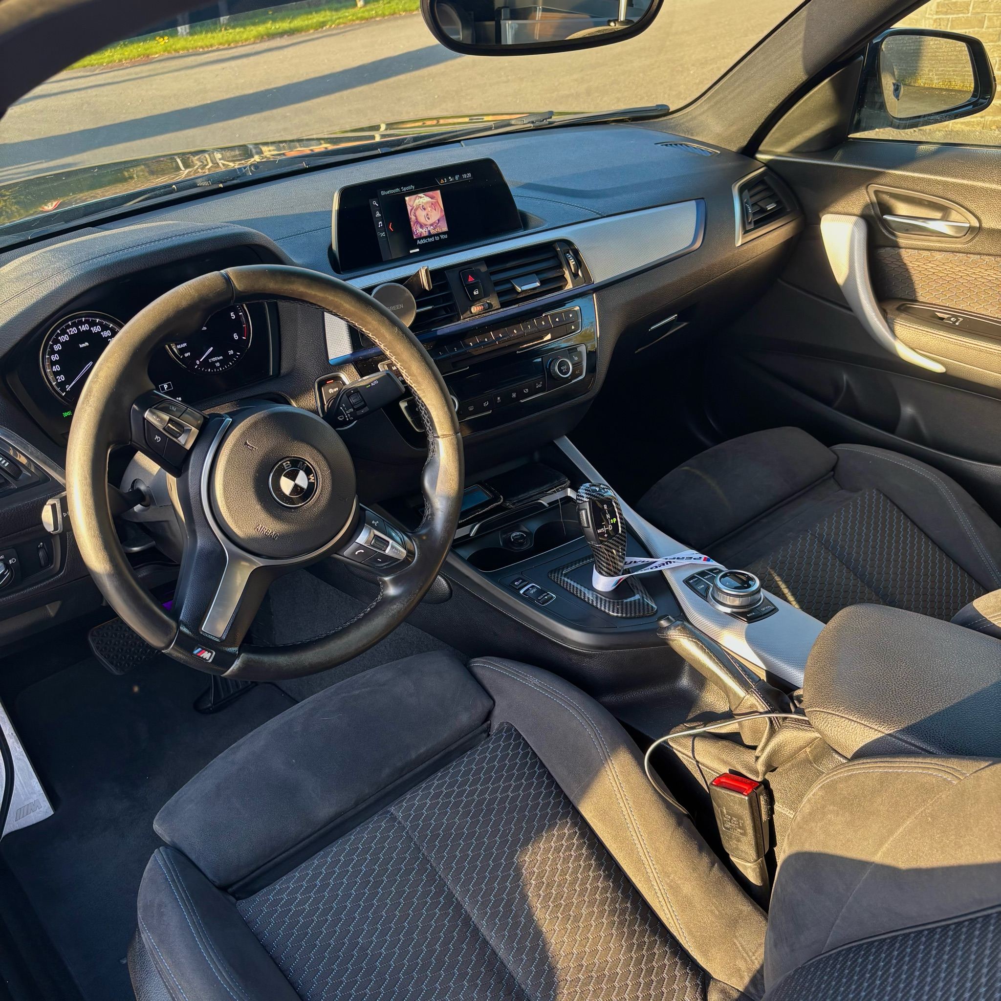 Standard 95€ (+10€ SUV,4X4,7 Places)